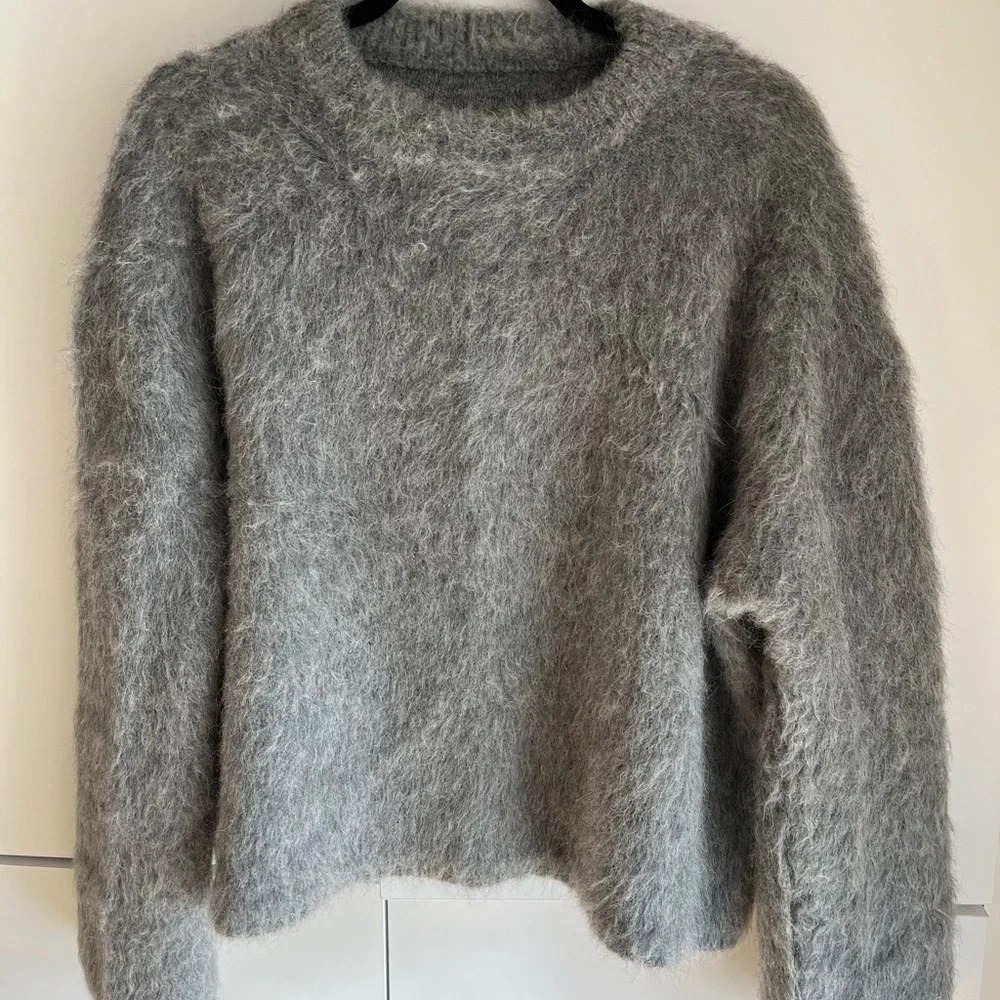 Toteme Gray Alpaca Boxy Wool Sweater Medium M RARE Soft Luxury - Picture 4 of 12